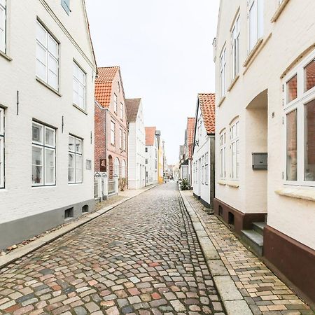 Apartmenthaus Theodor Storm - Unter Sternen Husum  Exterior photo