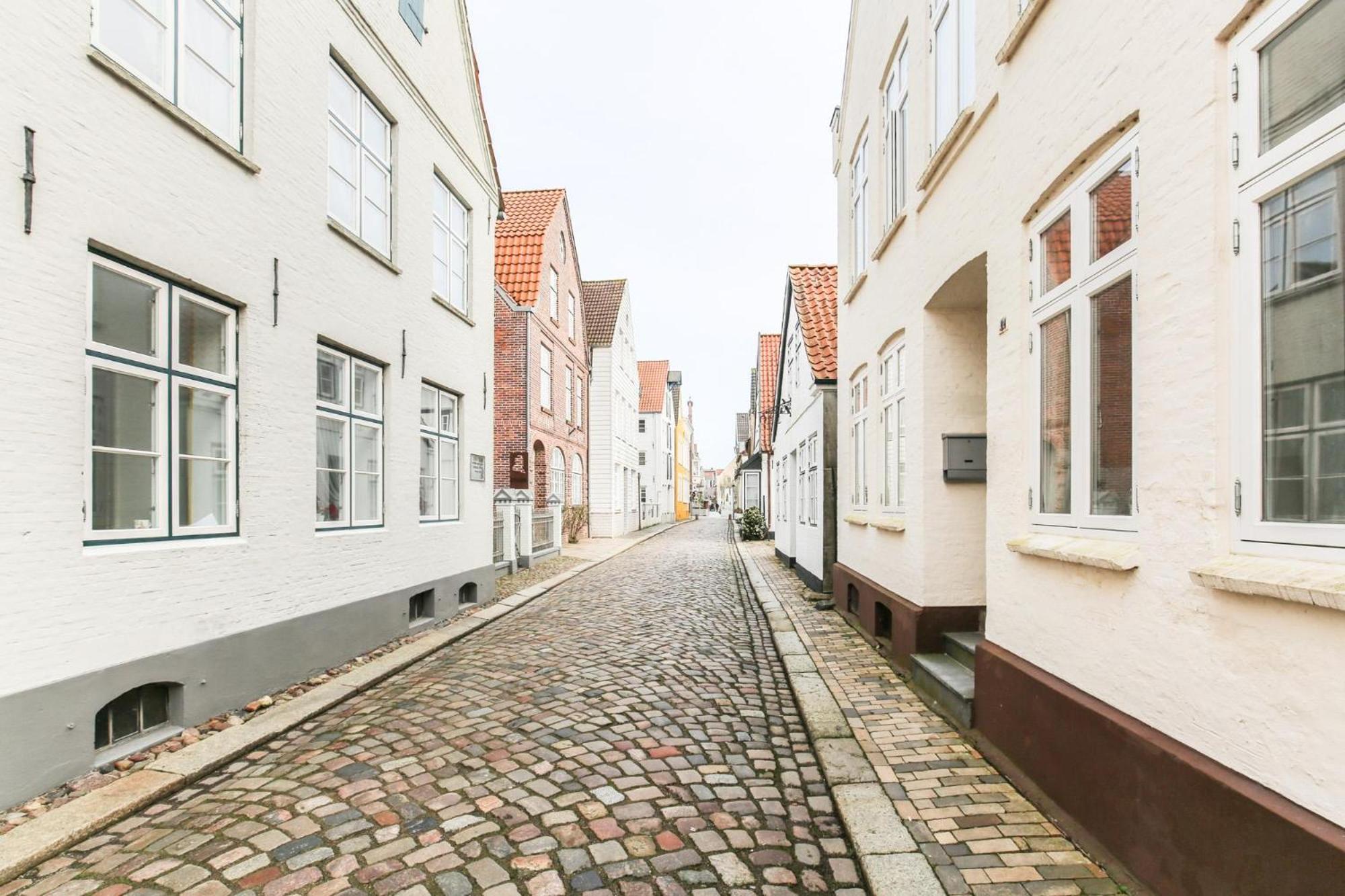 Apartmenthaus Theodor Storm - Unter Sternen Husum  Exterior photo